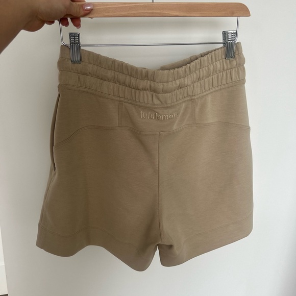 Lululemon softstreme women’s shorts - Picture 2 of 2
